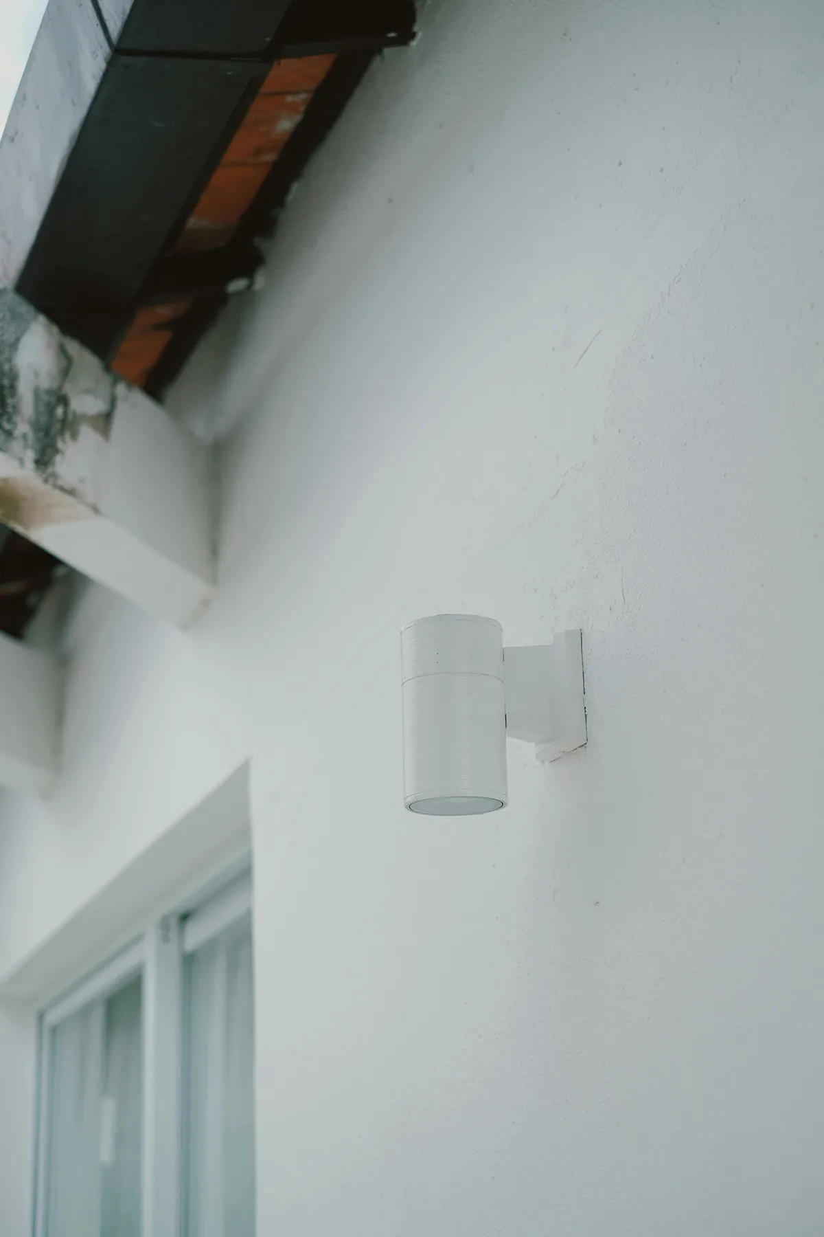 Outdoor security lighting installation