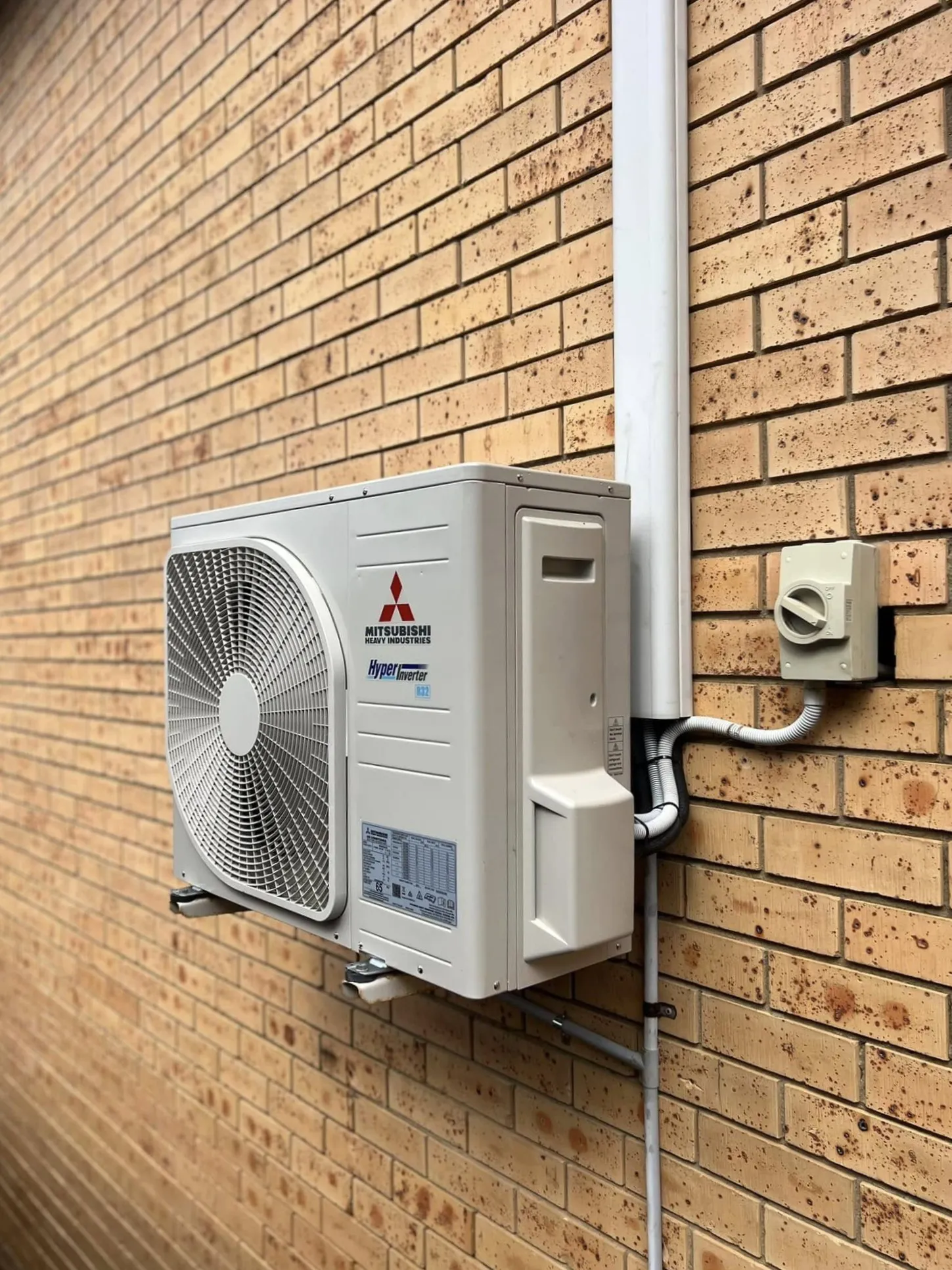 Residential air conditioning electrical wiring and installation
